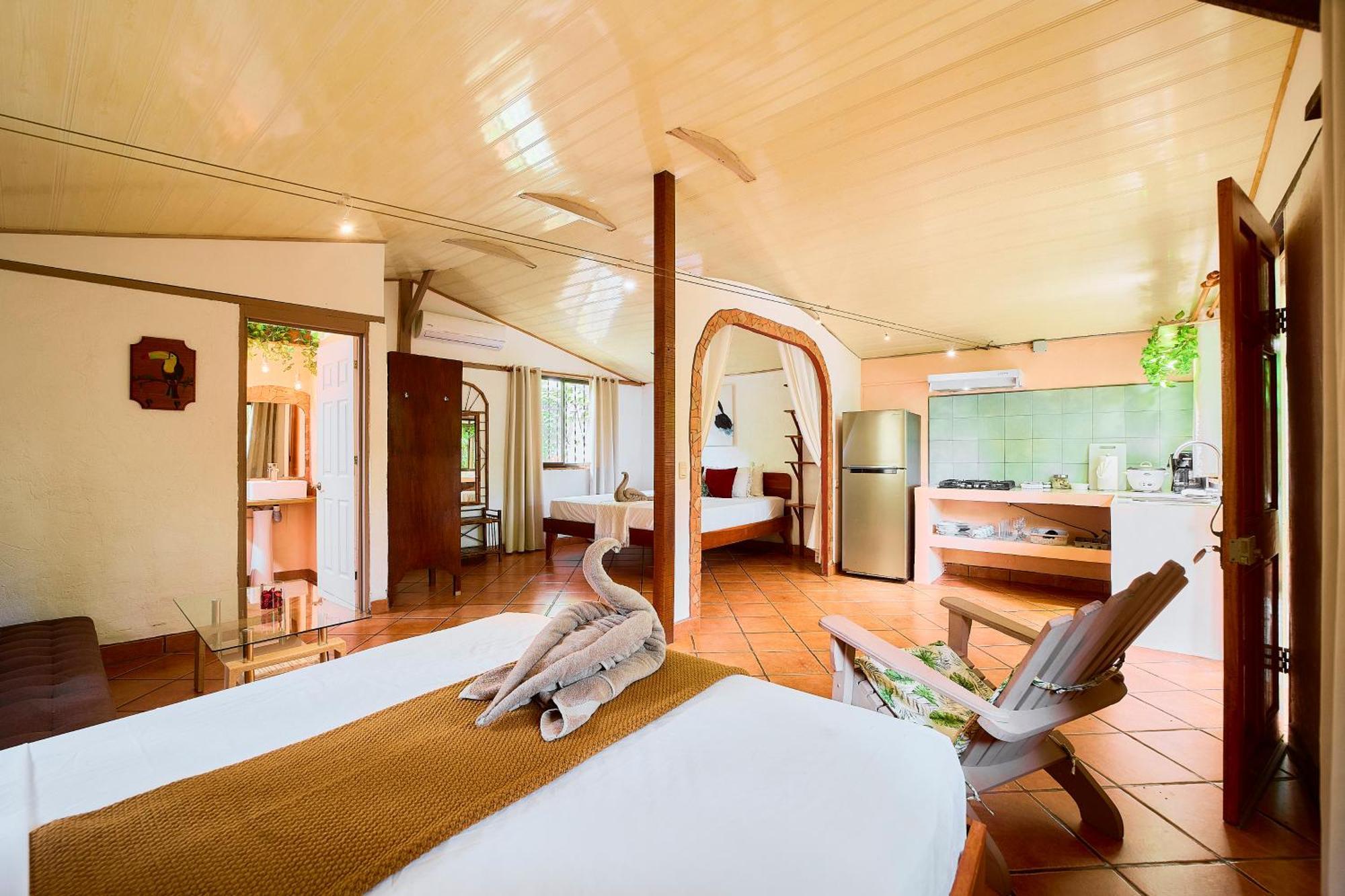 Cabinas Montesol Puerto Viejo de Talamanca المظهر الخارجي الصورة