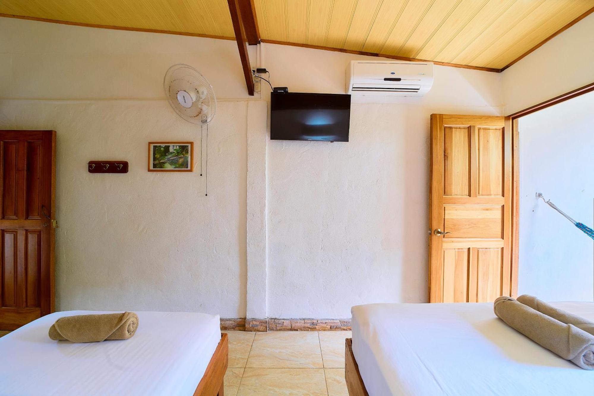 Cabinas Montesol Puerto Viejo de Talamanca المظهر الخارجي الصورة