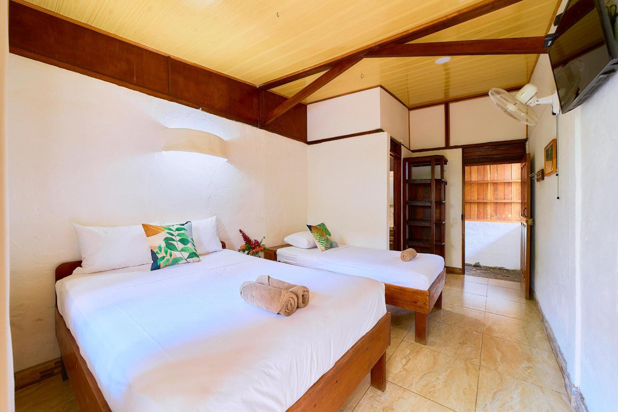 Cabinas Montesol Puerto Viejo de Talamanca المظهر الخارجي الصورة