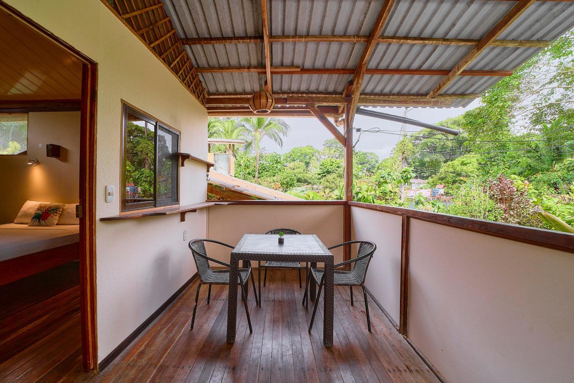 Cabinas Montesol Puerto Viejo de Talamanca المظهر الخارجي الصورة